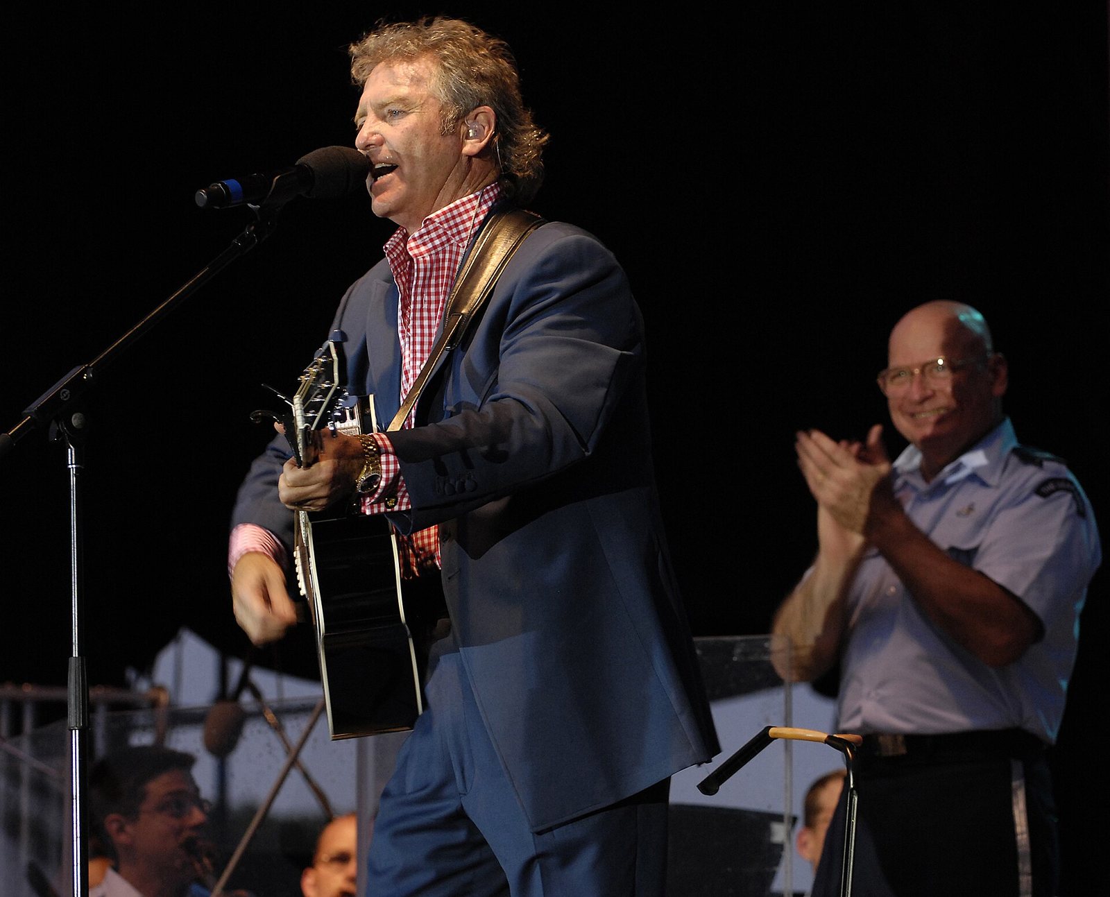 Larry Gatlin of the Gatlin Brothers performing with the U.S. Air Force Band at the Washington Monument, July 4, 2008