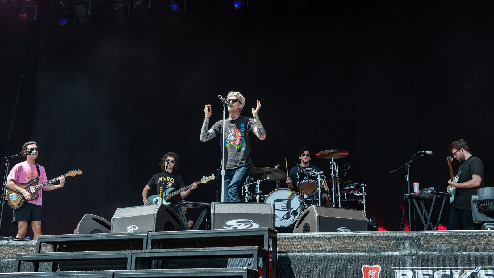The Neighbourhood performing live - The Neighbourhood tickets