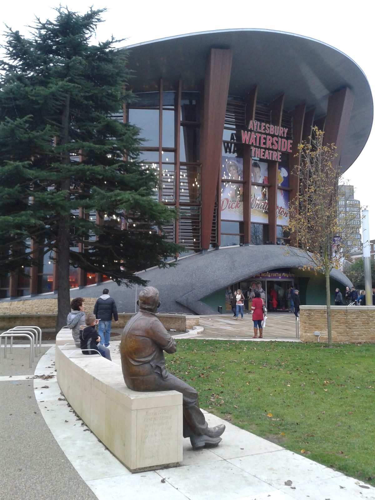 Aylesbury Waterside Theatre event venue - Aylesbury Waterside Theatre tickets