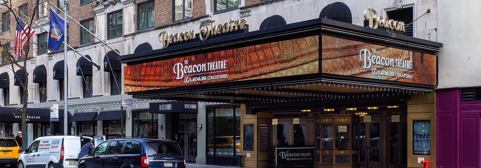 Street-level view of the Beacon Theatre marquee and entrance on Broadway on the Upper West Side of Manhattan, New York City - Beacon Theatre - NY tickets