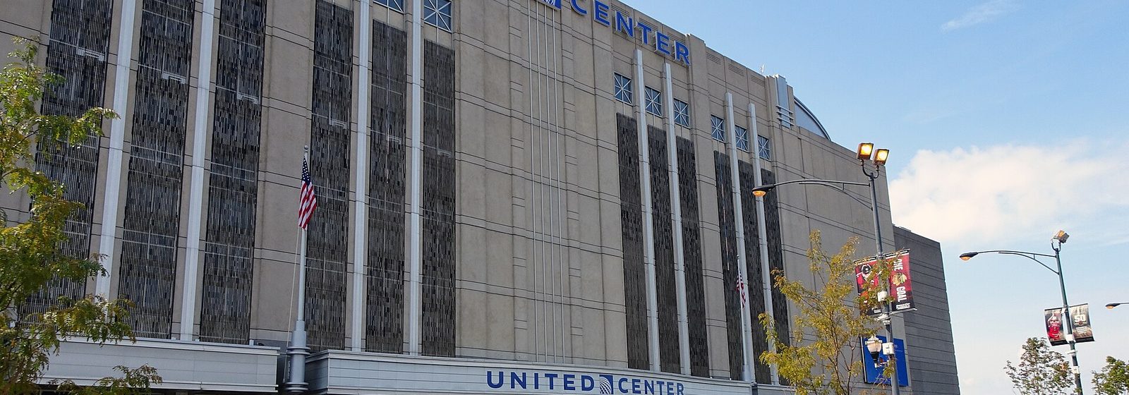 Exterior facade of the United Center arena with its rooftop and entrance signage in Chicago, Illinois - United Center tickets